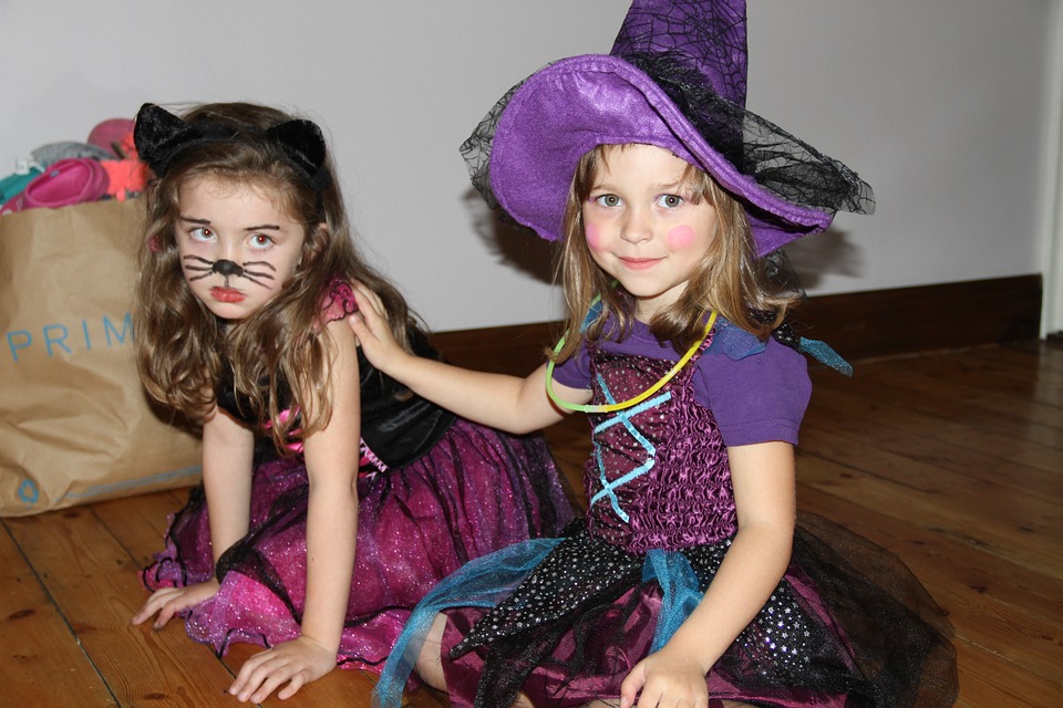 Vestiti di Halloween per bambini: streghe e gatti