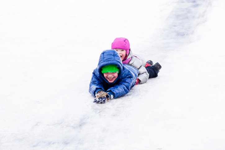 Portare i bambini sulla neve