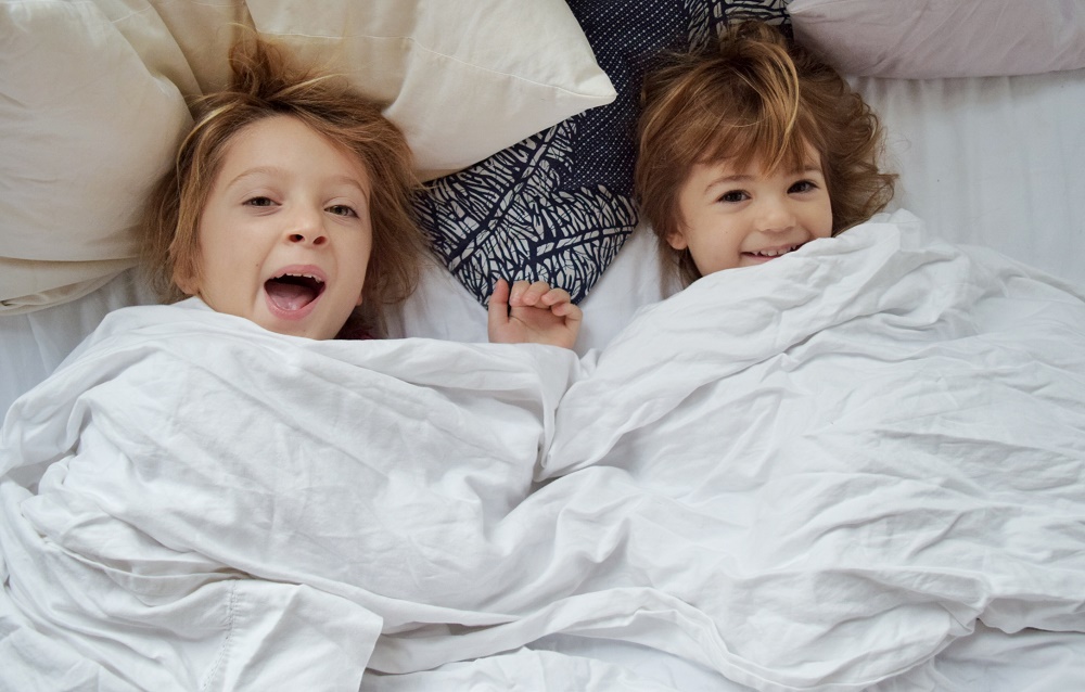 Svegliarsi al mattino con due bambine