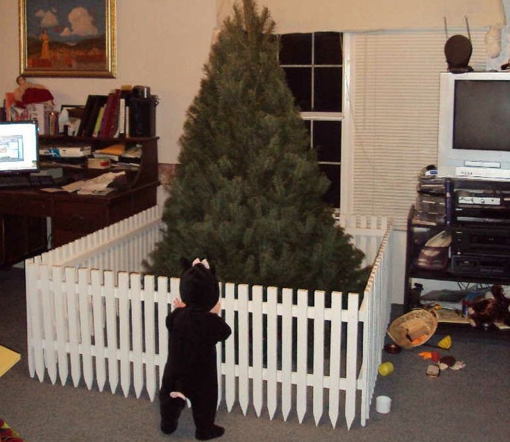 Proteggere l'albero di Natale dai bambini