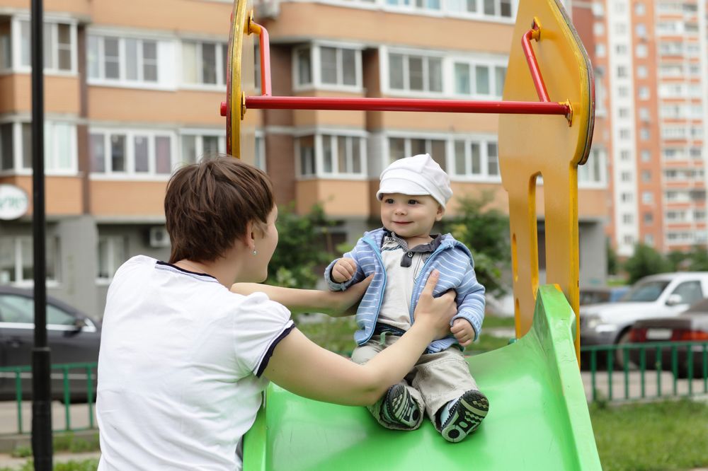 Bambini sullo scivolo