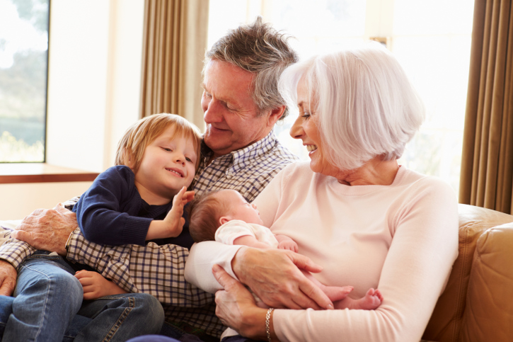 A che età lasciare bambino dormire nonni