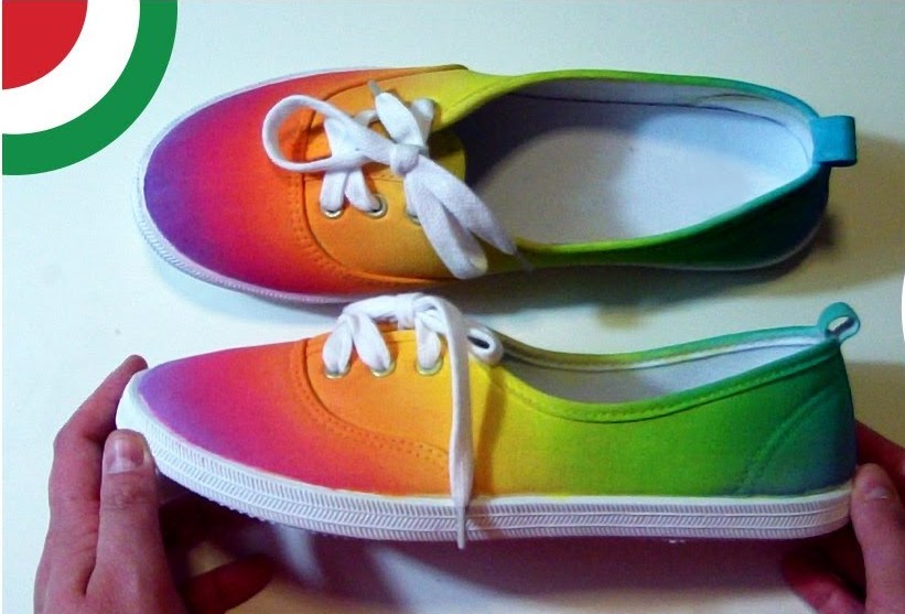 Come colorare le scarpe di tela per i bambini (VIDEO)