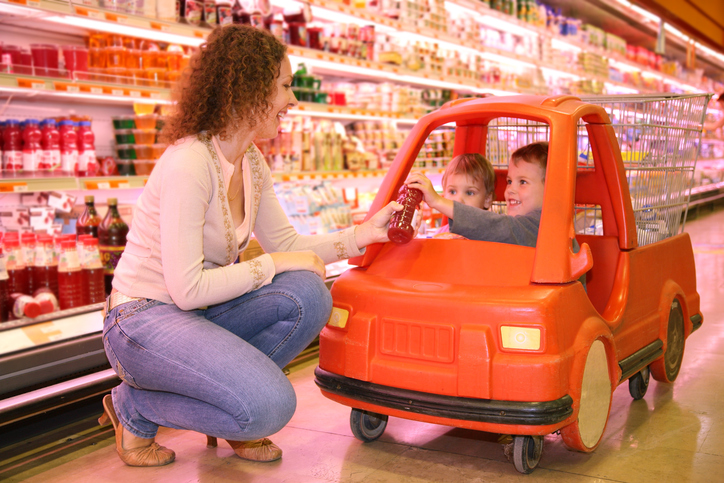 Fare la spesa con due bambini