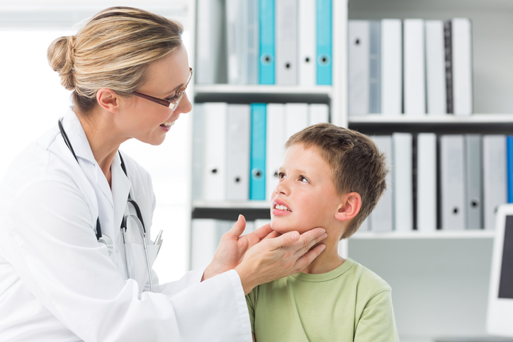 Difterite nei bambini: i sintomi e le cure