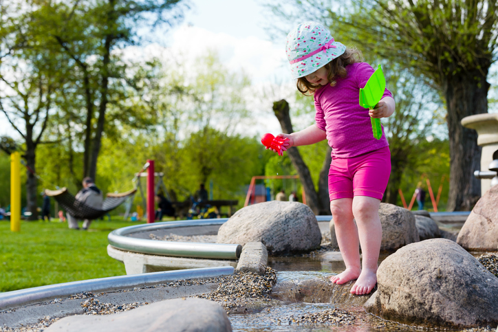 come vestire i bambini in estate con il caldo