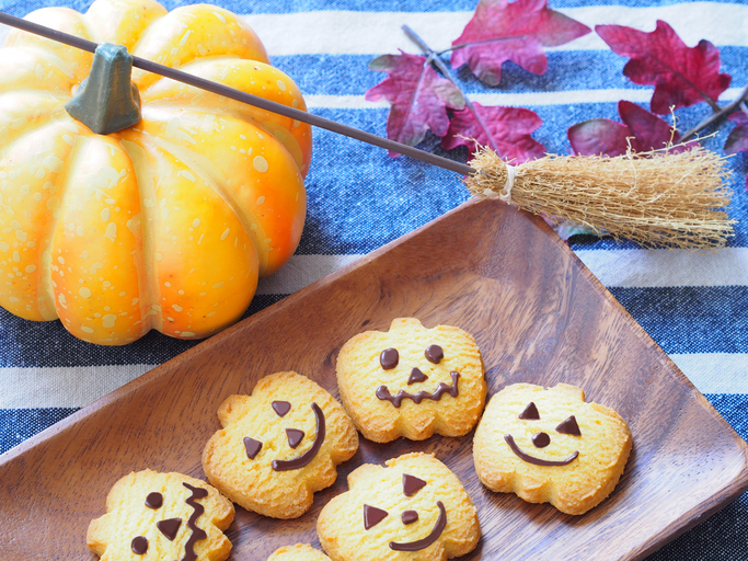 Ricette di Halloween: i biscotti di zucca da preparare con i bambini