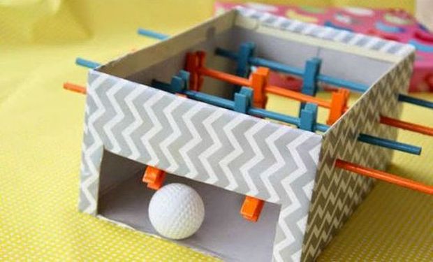 Come costruire un calcio balilla per i bambini