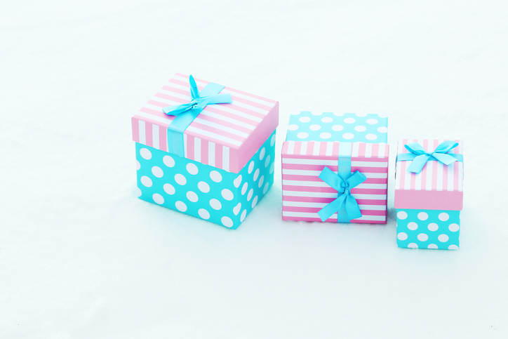 Pensierini per i bambini delle elementari: colorate scatoline per contenere le caramelle o il regalino che abbiamo preparato.