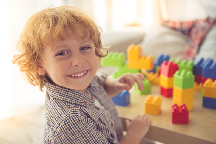 Come insegnare ai bambini a mettere in ordine? Innanzitutto predisponete gli spazi adeguati perché ogni cosa abbia il suo posto.