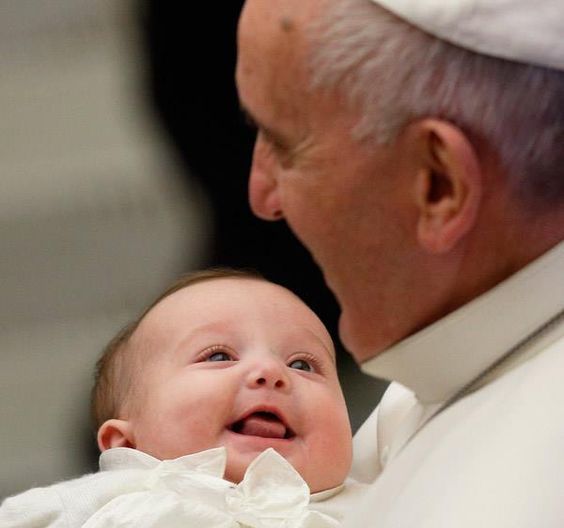 Le frasi sul Battesimo di Papa Francesco da dedicare ai bambini