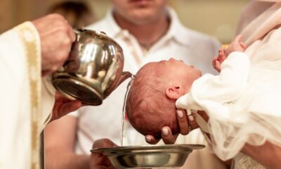 battesimo bambino acqua