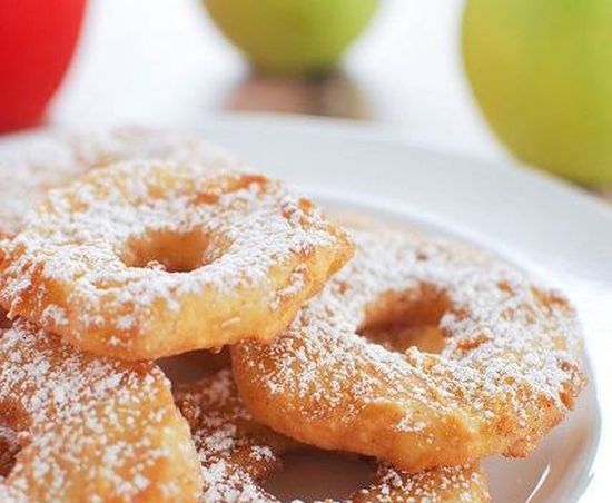 Le frittelle di mele con la ricetta adatta ai bambini