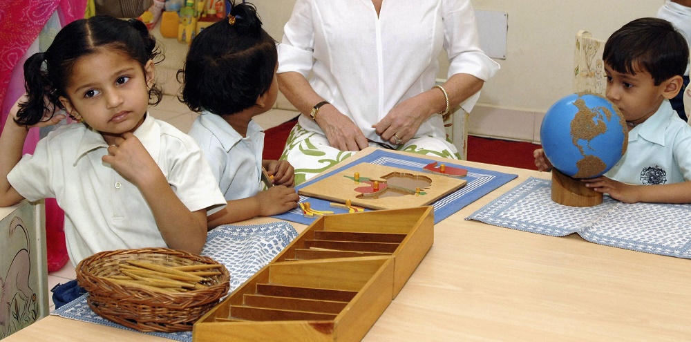 Metodo Montessori, l'educatore non deve intervenire quasi mai