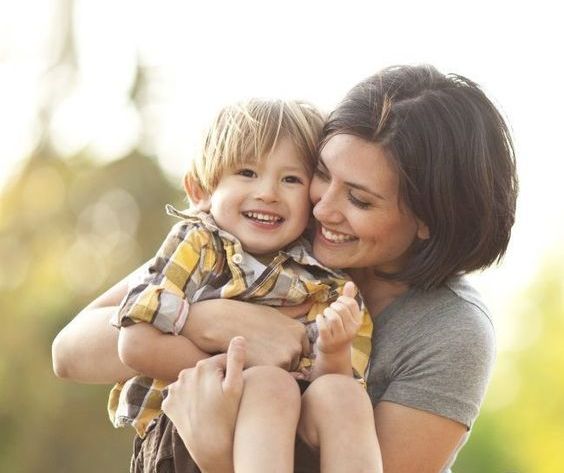 Festa della mamma: frasi e aforismi per i biglietti dei bambini