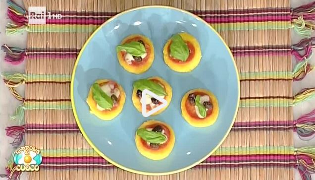 Le pizzette di polenta con la video ricetta per i bambini