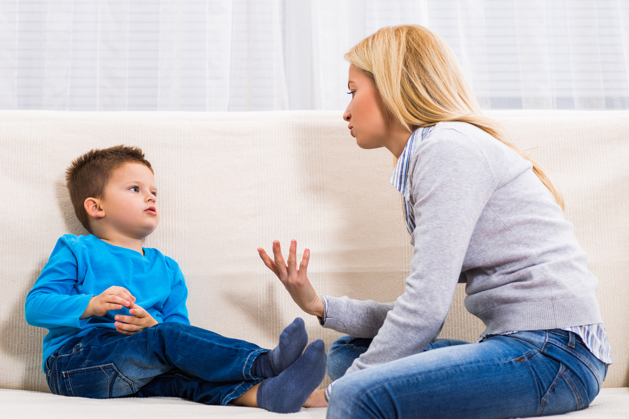 Correggere i bambini quando parlano