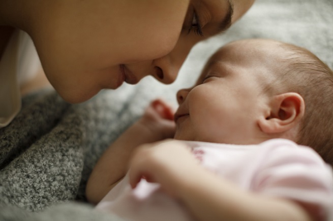 Bebè con la madre