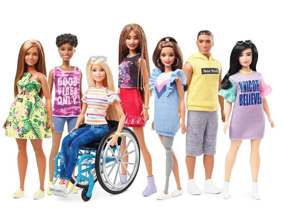 Barbie con protesi e in sedia a rotelle