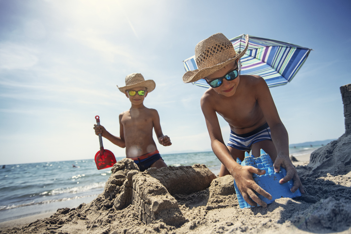 I giochi per bambini da fare sotto l'ombrellone