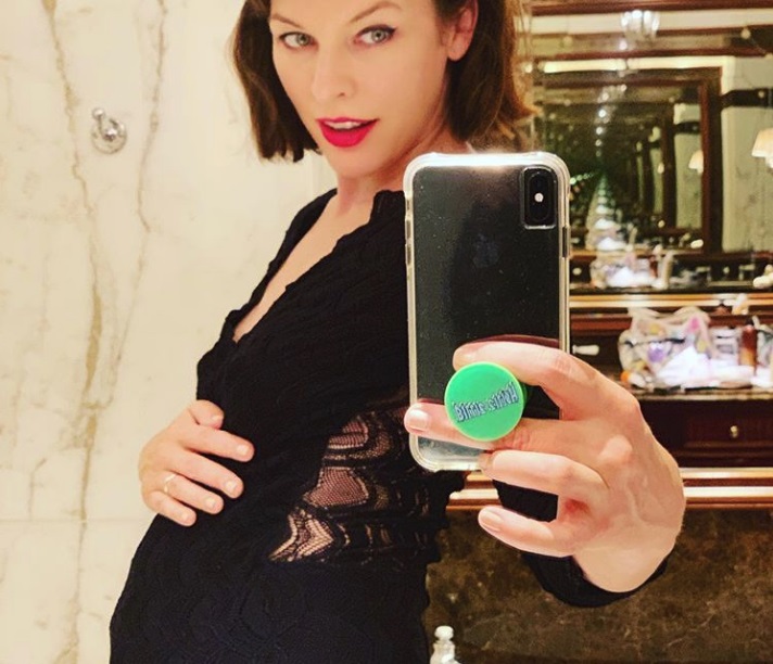Milla Jovovich incinta