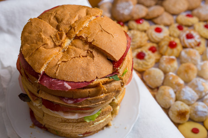 Come farcire il panettone gastronomico per l'aperitivo in famiglia