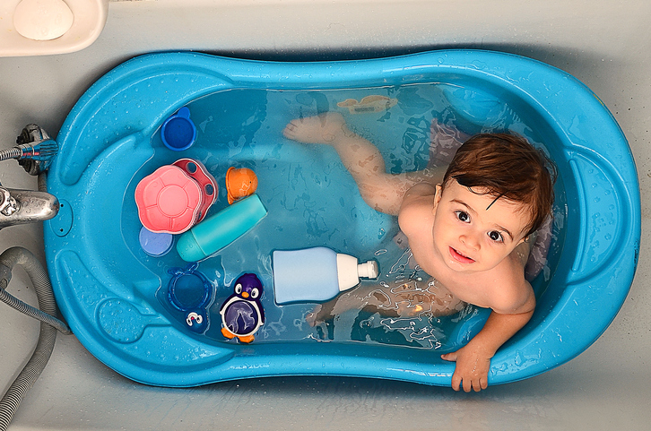 Accessori per il bagno indispensabili per i neonati