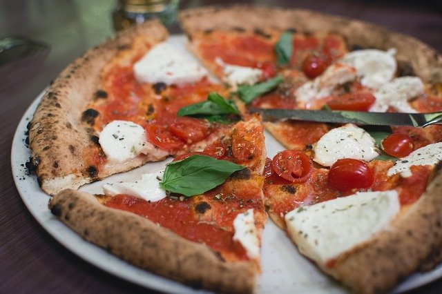 La ricetta della pizza senza lievito per i bambini