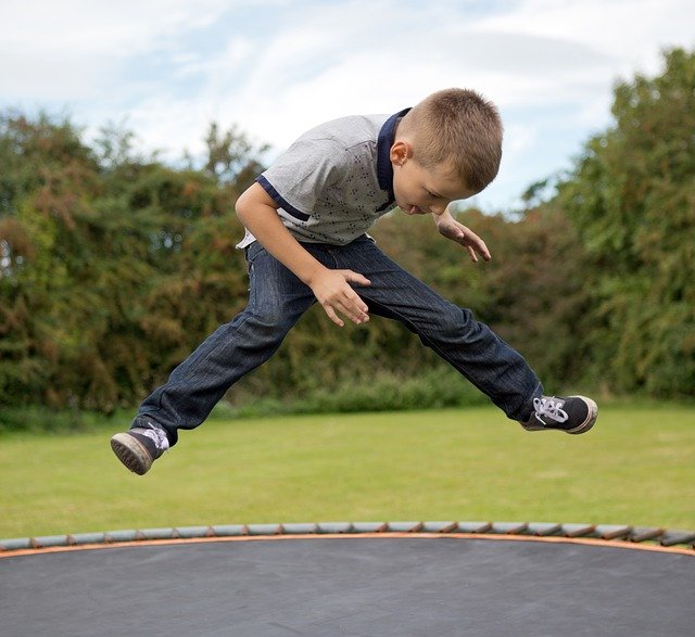 Come scegliere il tappeto elastico per i bambini