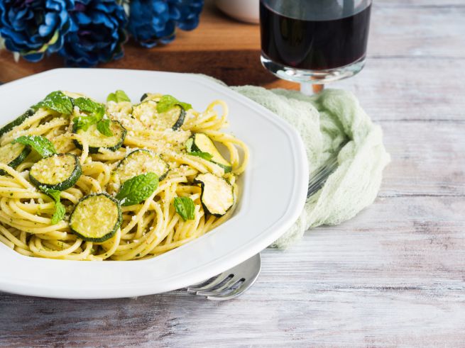 Pasta zucchine e uova, la ricetta per i bambini