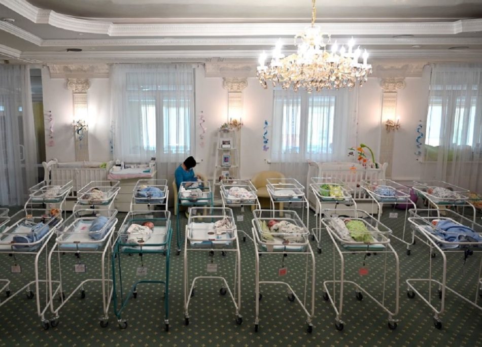bimbi nati con la maternità surrogata in Ucraina
