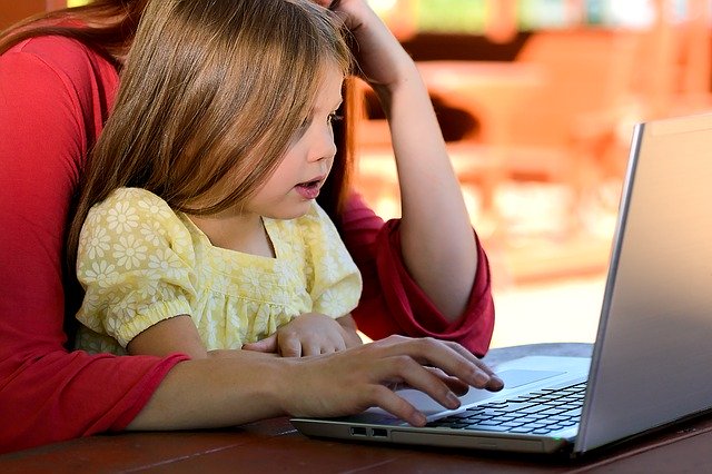 Come proteggere i bambini dai pericoli di internet
