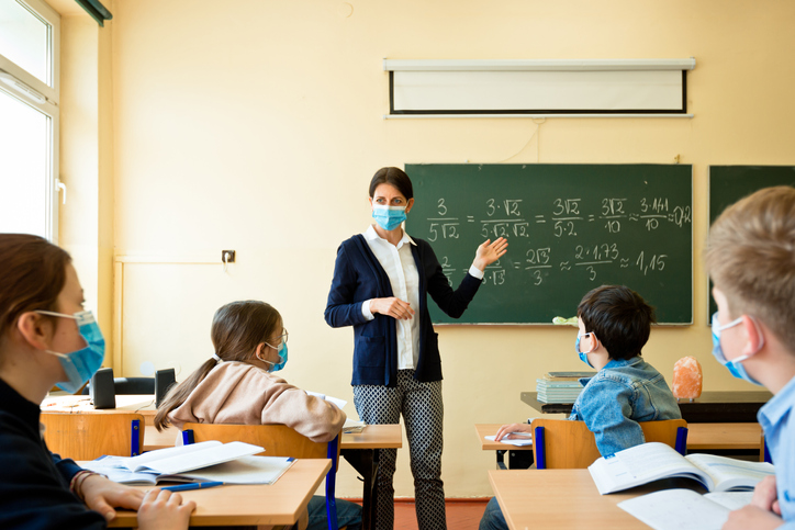 Azzolina: la scuola riaprirà nonostante il "sabotaggio" dei sindacati