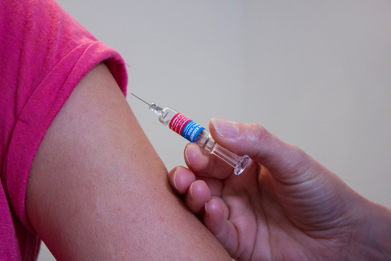 vaccino anti Covid AstraZeneca sarà testato sui bambini