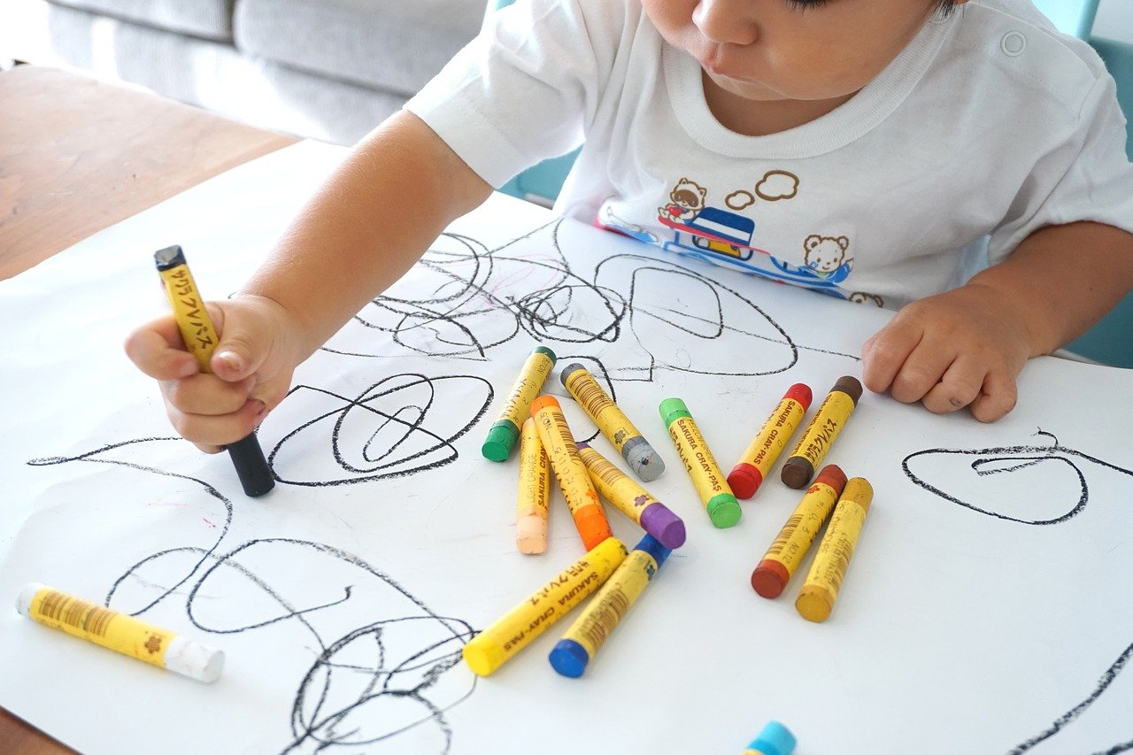 Il disegno nel metodo Montessori, consigli per gestirlo