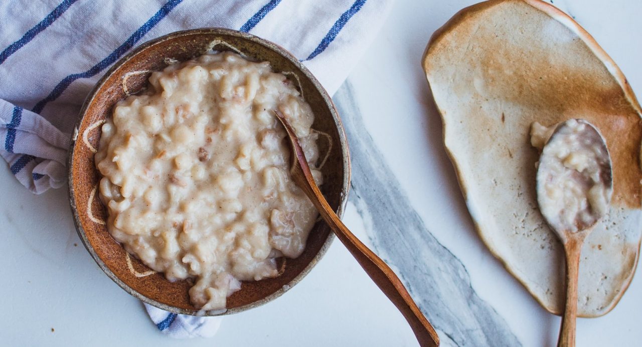 Porridge mele e cannella, la ricetta per la colazione