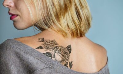 Donna tatuaggio schiena