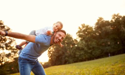 Padre e figlio che giocano