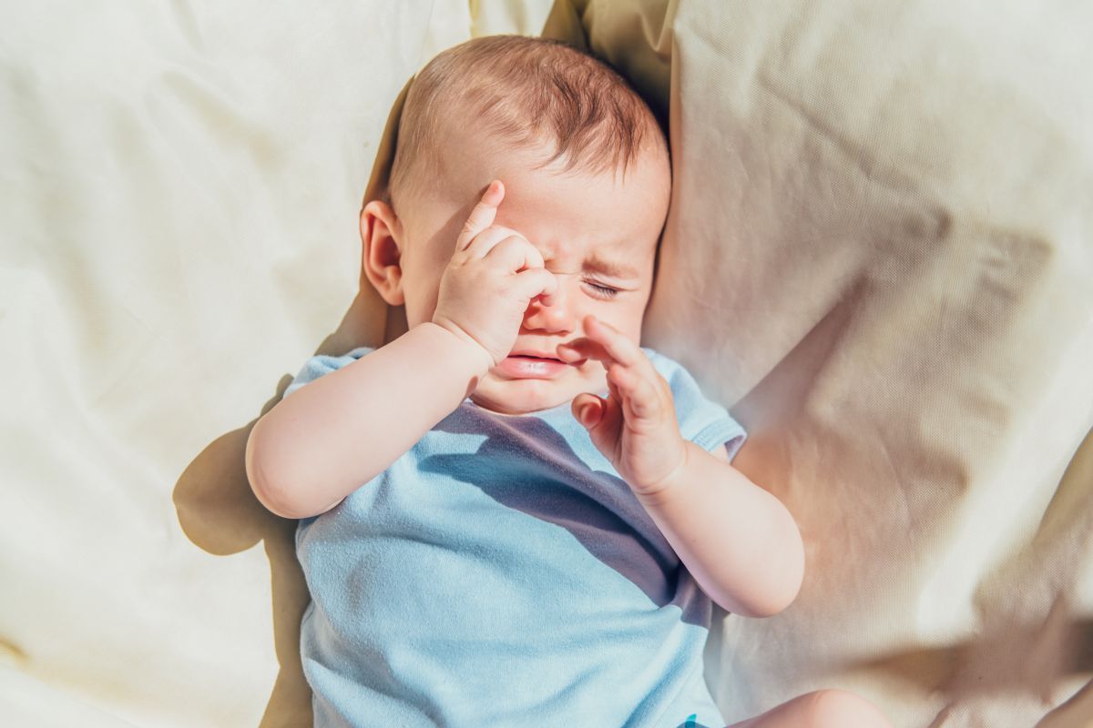 bambino piange capricci richiama genitori