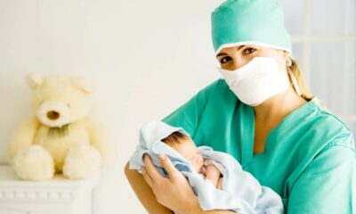 medico ginecologa parto neonato