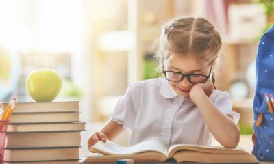 bambina scuola libri lettura