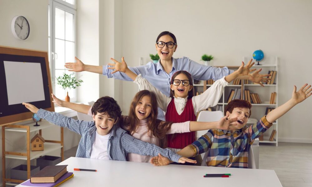 Le più belle frasi per salutare le maestre in quinta elementare