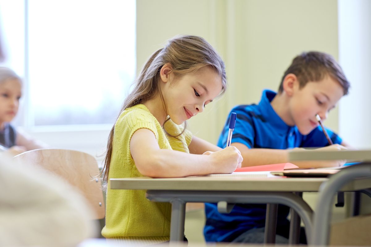 bambini alunni scuola compiti