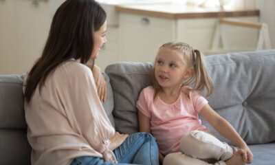 bambina mamma figlia casa