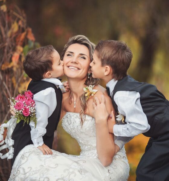 sposa matrimonio bambini bacio paggi