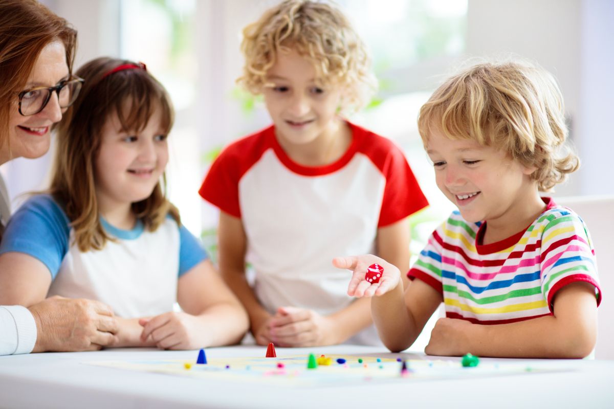 bambini, giochi didattici, da tavolo per socializzare