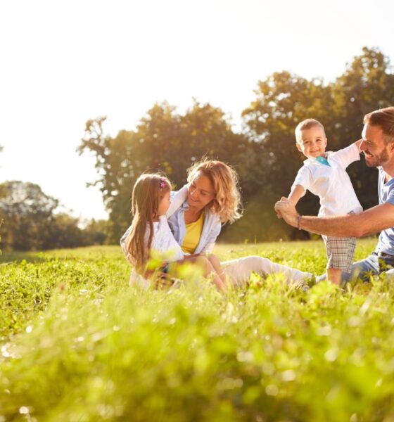 famiglia, tempo libero, giocare all'aperto