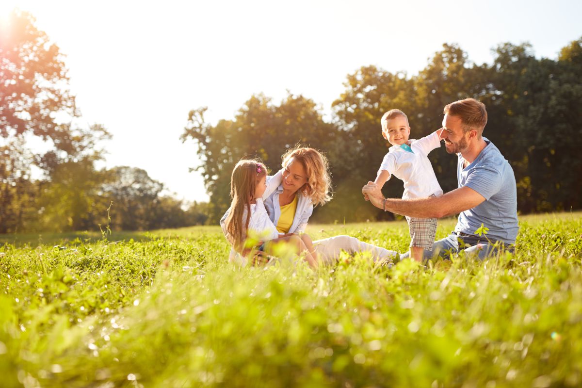 famiglia, tempo libero, giocare all'aperto