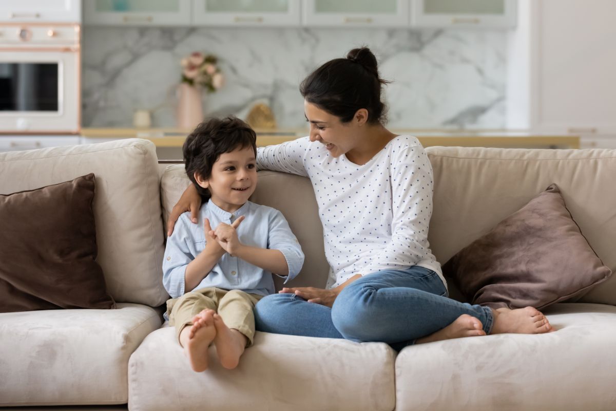 mamma parla con figlio