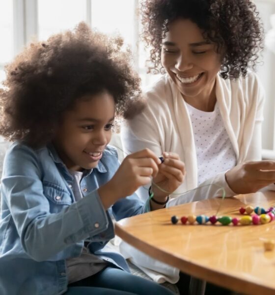 mamma, figlia, gioielli fai da te